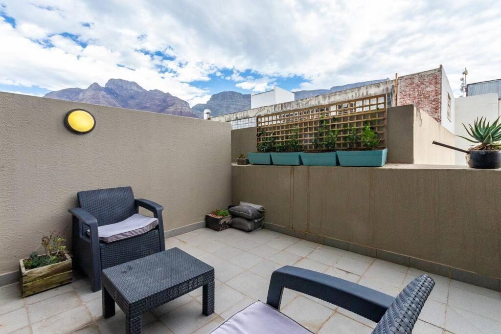 Four Seasons 818- Spacious Cbd Studio - Onsite Parking, Gym & Rooftop Pool Apartment Cape Town Exterior photo