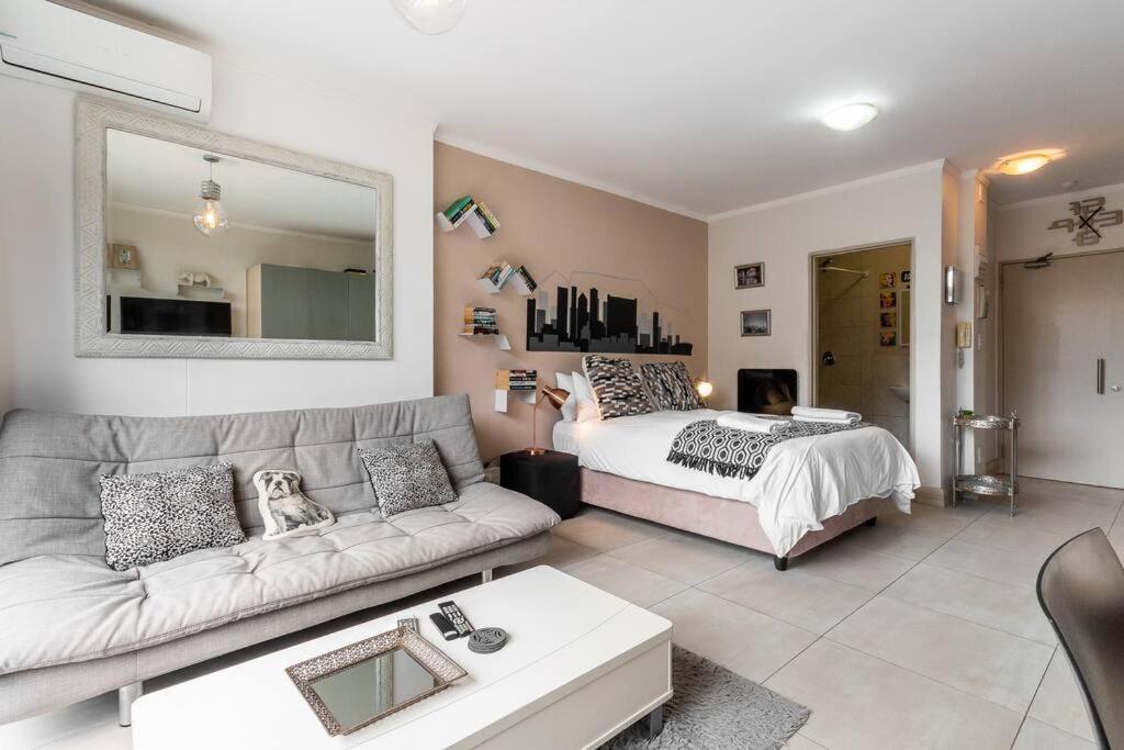 Four Seasons 818- Spacious Cbd Studio - Onsite Parking, Gym & Rooftop Pool Apartment Cape Town Exterior photo